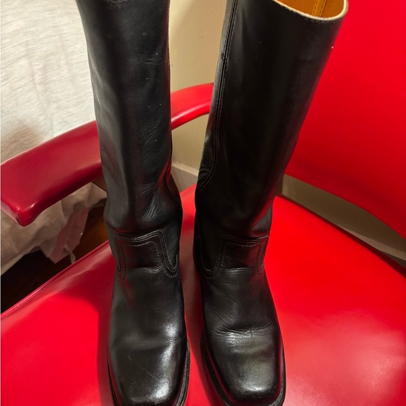 Classic Black Leather Women's Boots - Picture 4 of 6